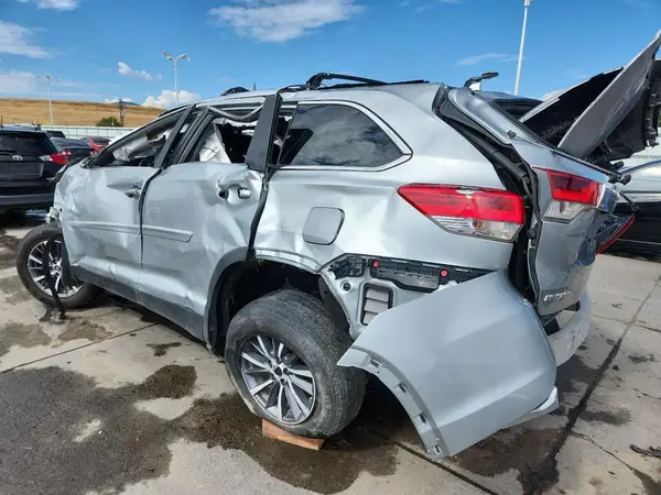 5TDJZRFH7KS600011 2019 TOYOTA HIGHLANDER - Image 2
