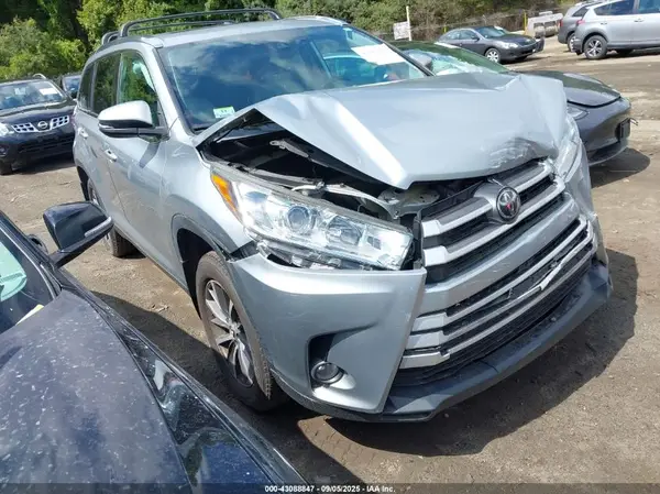 5TDJZRFH7KS605483 2019 TOYOTA HIGHLANDER - Image 1