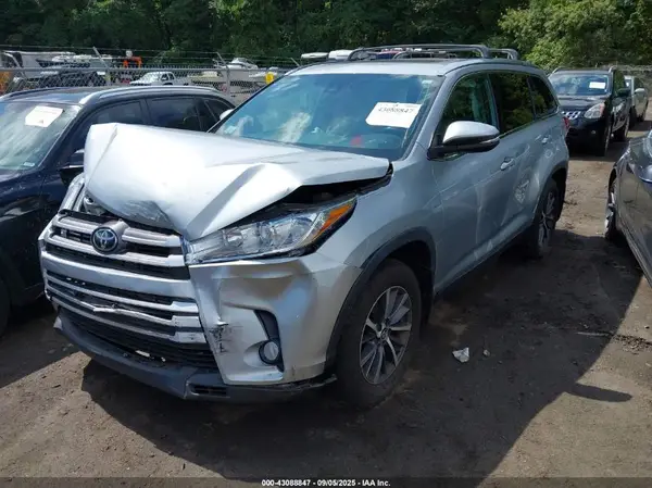 5TDJZRFH7KS605483 2019 TOYOTA HIGHLANDER - Image 2