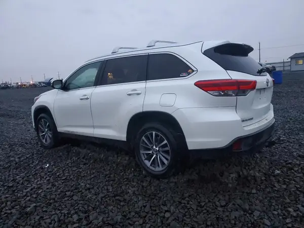 5TDJZRFH7KS608061 2019 TOYOTA HIGHLANDER - Image 2