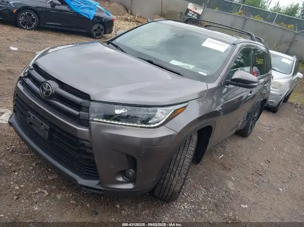 5TDJZRFH7KS609744 2019 TOYOTA HIGHLANDER - Image 2