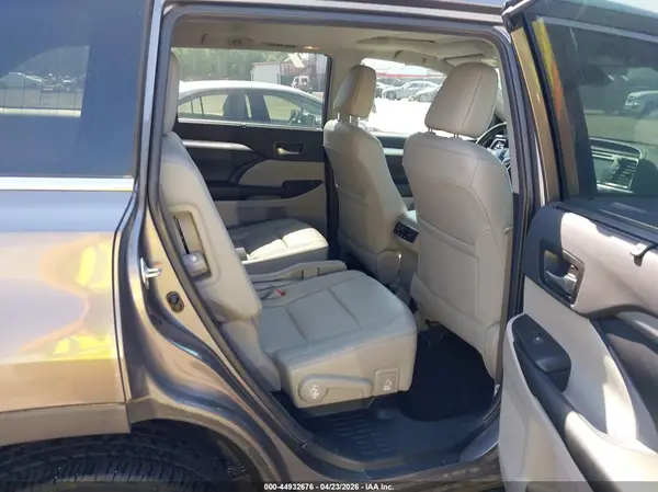 5TDJZRFH7KS610439 2019 TOYOTA HIGHLANDER - Image 8