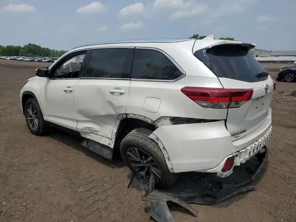 5TDJZRFH7KS611896 2019 TOYOTA HIGHLANDER - Image 2