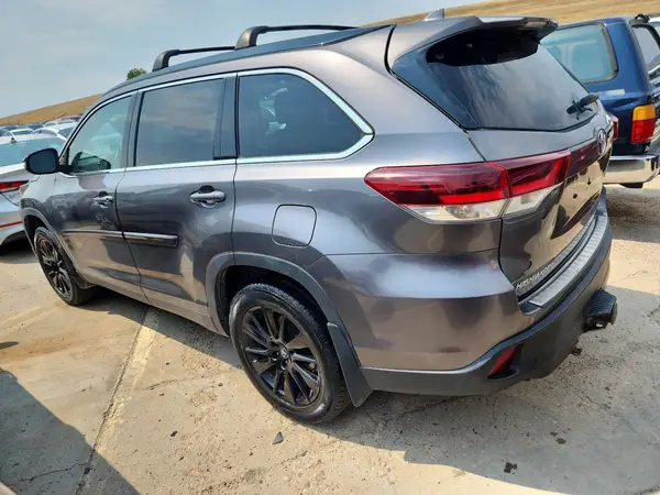 5TDJZRFH7KS612143 2019 TOYOTA HIGHLANDER - Image 2
