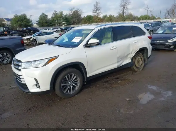 5TDJZRFH7KS613258 2019 TOYOTA HIGHLANDER - Image 2