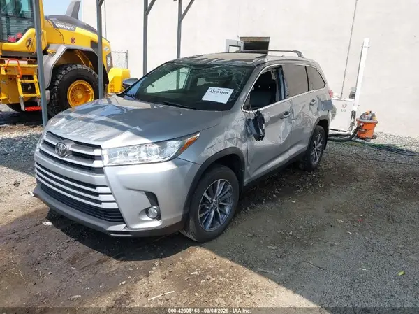 5TDJZRFH7KS614958 2019 TOYOTA HIGHLANDER - Image 2