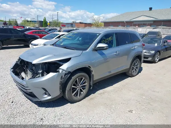 5TDJZRFH7KS617553 2019 TOYOTA HIGHLANDER - Image 2