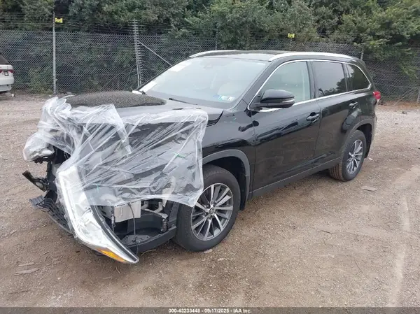 5TDJZRFH7KS617844 2019 TOYOTA HIGHLANDER - Image 2