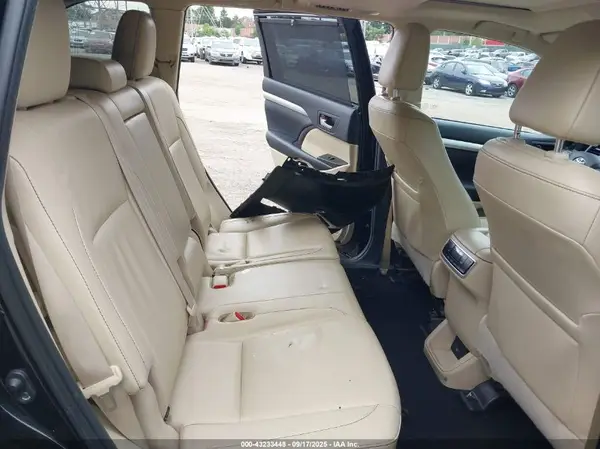 5TDJZRFH7KS617844 2019 TOYOTA HIGHLANDER - Image 8