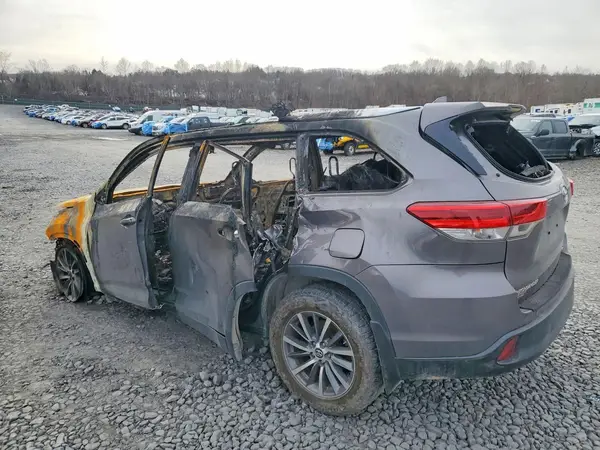 5TDJZRFH7KS618377 2019 TOYOTA HIGHLANDER - Image 2