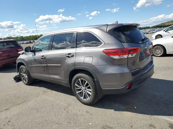 5TDJZRFH7KS621912 2019 TOYOTA HIGHLANDER - Image 2