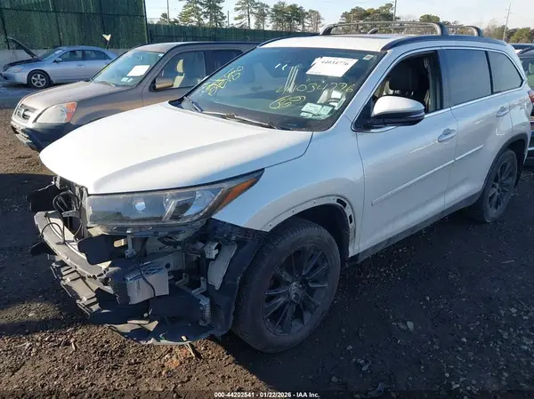 5TDJZRFH7KS626558 2019 TOYOTA HIGHLANDER - Image 2