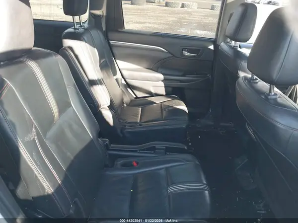 5TDJZRFH7KS626558 2019 TOYOTA HIGHLANDER - Image 8