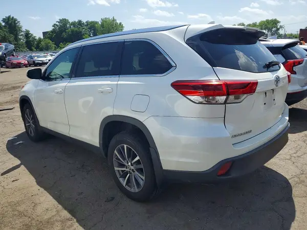 5TDJZRFH7KS627452 2019 TOYOTA HIGHLANDER - Image 2