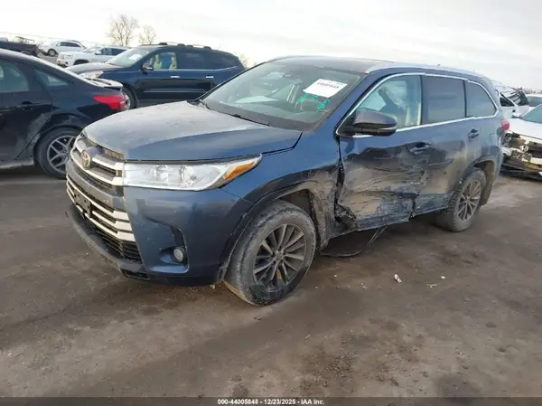 5TDJZRFH7KS709309 2019 TOYOTA HIGHLANDER - Image 2