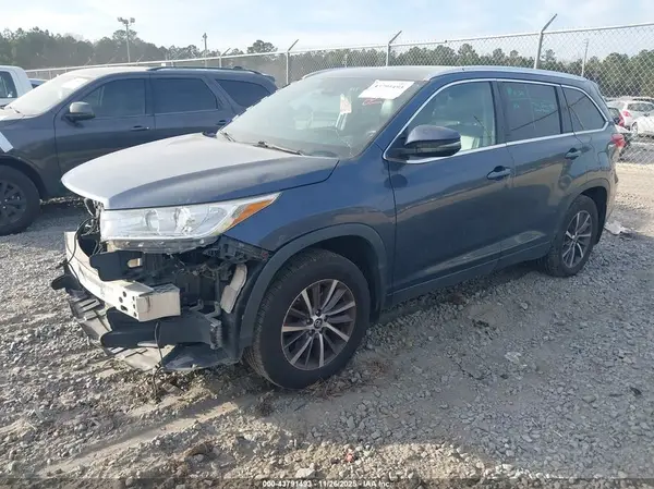 5TDJZRFH7KS724490 2019 TOYOTA HIGHLANDER - Image 2