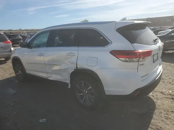 5TDJZRFH7KS731097 2019 TOYOTA HIGHLANDER - Image 2