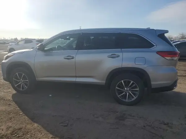 5TDJZRFH7KS734727 2019 TOYOTA HIGHLANDER - Image 2