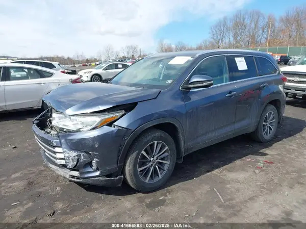 5TDJZRFH7KS922857 2019 TOYOTA HIGHLANDER - Image 2