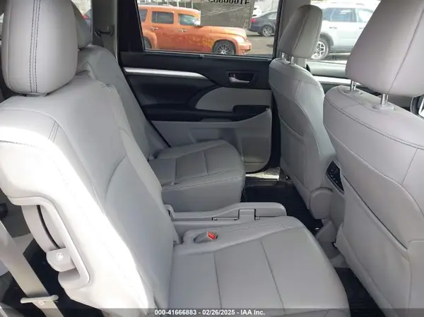 5TDJZRFH7KS922857 2019 TOYOTA HIGHLANDER - Image 8