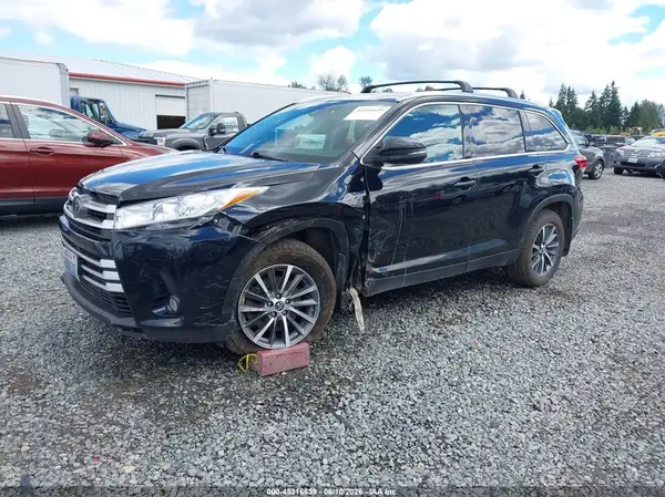 5TDJZRFH7KS924219 2019 TOYOTA HIGHLANDER - Image 2