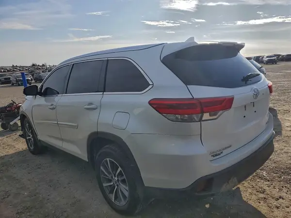 5TDJZRFH7KS935673 2019 TOYOTA HIGHLANDER - Image 2