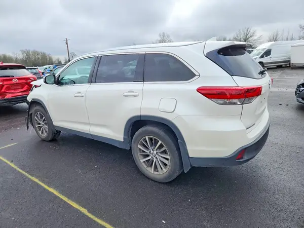 5TDJZRFH7KS936693 2019 TOYOTA HIGHLANDER - Image 2