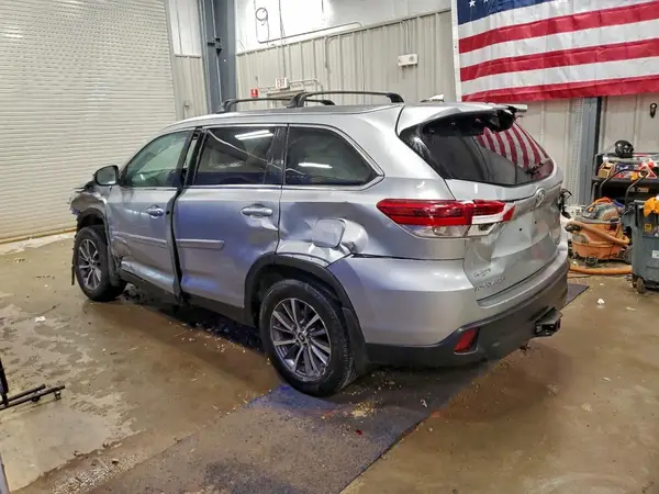 5TDJZRFH7KS944647 2019 TOYOTA HIGHLANDER - Image 2