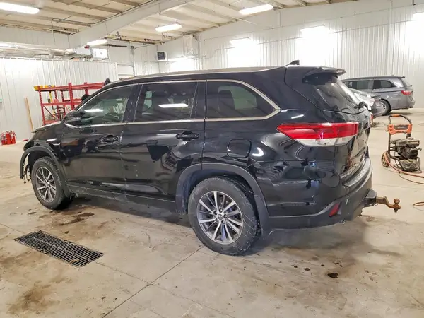 5TDJZRFH7KS945135 2019 TOYOTA HIGHLANDER - Image 2