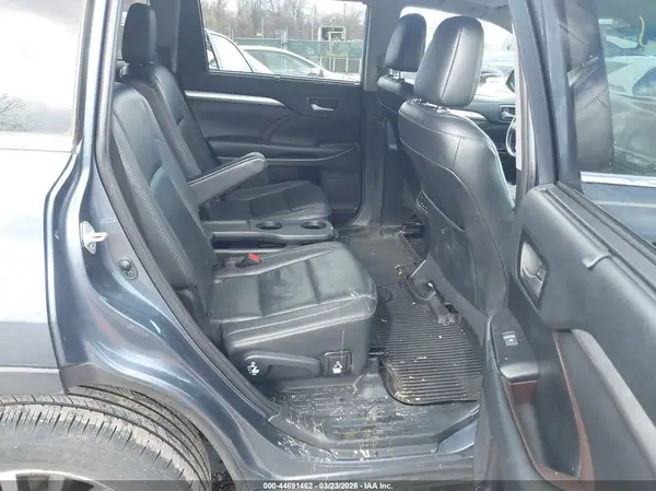 5TDJZRFH7KS951582 2019 TOYOTA HIGHLANDER - Image 8