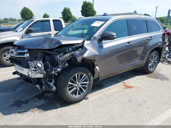 5TDJZRFH7KS954188 2019 TOYOTA HIGHLANDER - Image 2