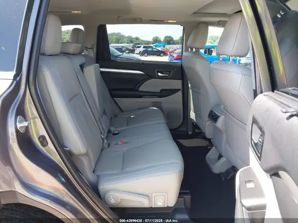 5TDJZRFH7KS954188 2019 TOYOTA HIGHLANDER - Image 8