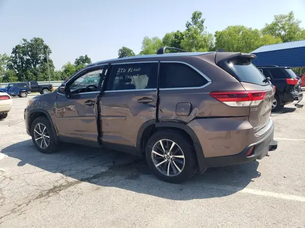5TDJZRFH7KS959827 2019 TOYOTA HIGHLANDER - Image 2
