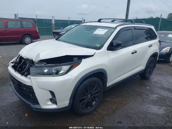 5TDJZRFH7KS965501 2019 TOYOTA HIGHLANDER - Image 2