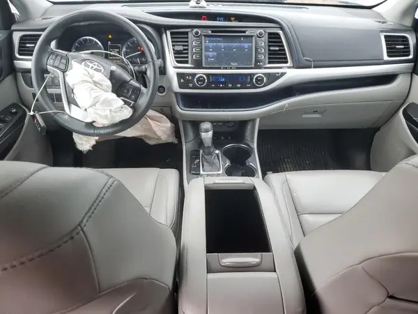 5TDJZRFH7KS993346 2019 TOYOTA HIGHLANDER - Image 8