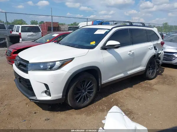 5TDJZRFH7KS994268 2019 TOYOTA HIGHLANDER - Image 2
