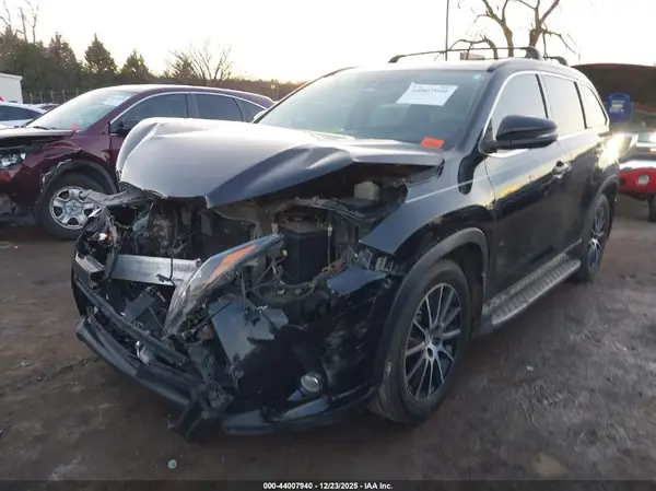 5TDJZRFH8HS360685 2017 TOYOTA HIGHLANDER - Image 2
