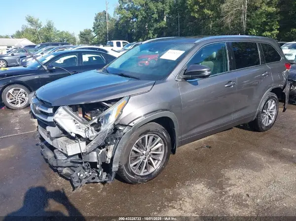 5TDJZRFH8HS361481 2017 TOYOTA HIGHLANDER - Image 2