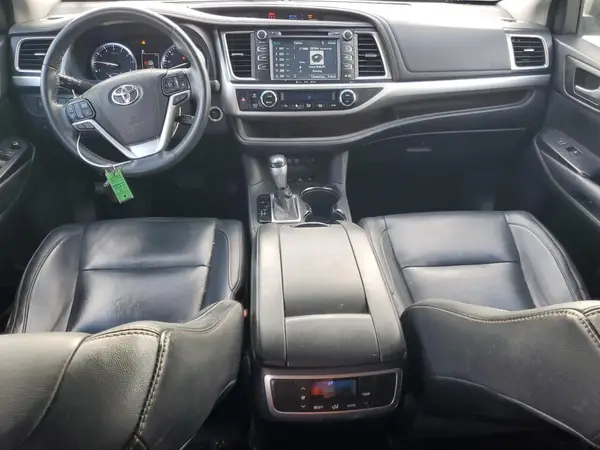 5TDJZRFH8HS364803 2017 TOYOTA HIGHLANDER - Image 8