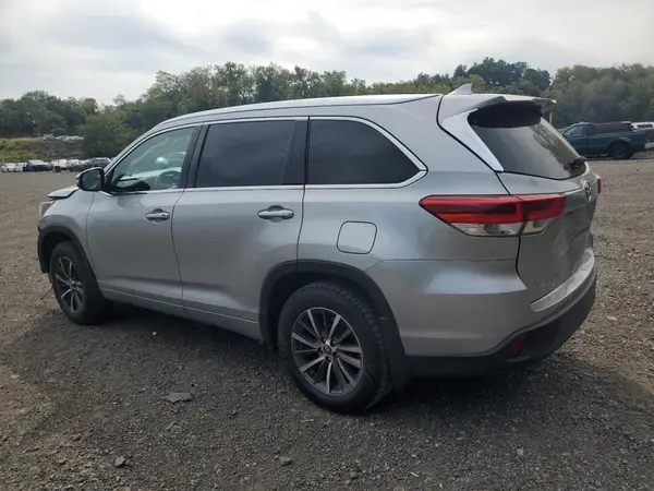 5TDJZRFH8HS365420 2017 TOYOTA HIGHLANDER - Image 2