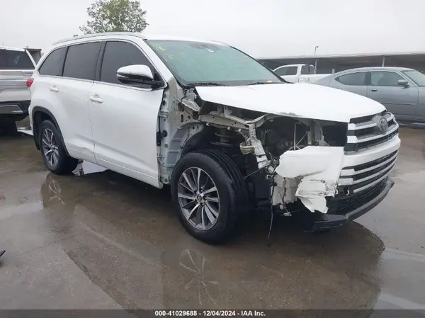 5TDJZRFH8HS367247 2017 TOYOTA HIGHLANDER - Image 1