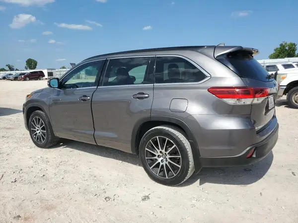 5TDJZRFH8HS369340 2017 TOYOTA HIGHLANDER - Image 2