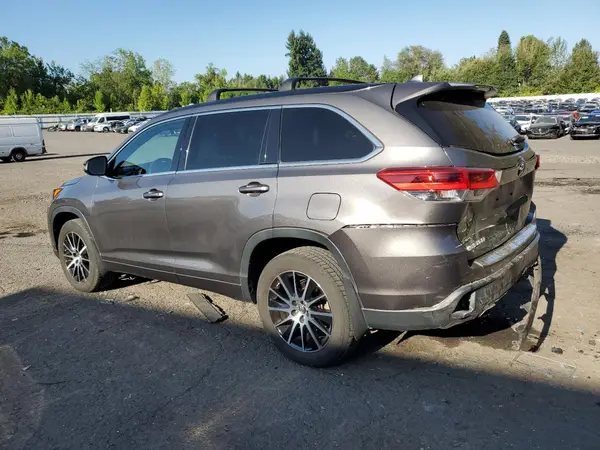 5TDJZRFH8HS375333 2017 TOYOTA HIGHLANDER - Image 2