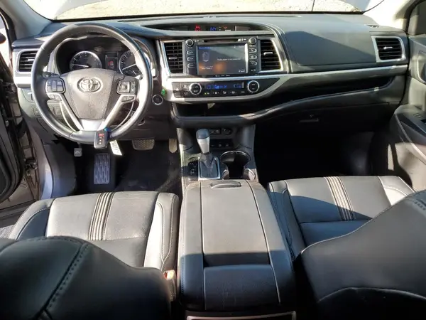 5TDJZRFH8HS375333 2017 TOYOTA HIGHLANDER - Image 8