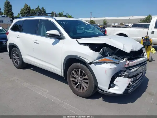 5TDJZRFH8HS379477 2017 TOYOTA HIGHLANDER - Image 1