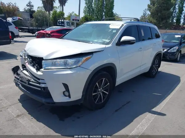 5TDJZRFH8HS379477 2017 TOYOTA HIGHLANDER - Image 2