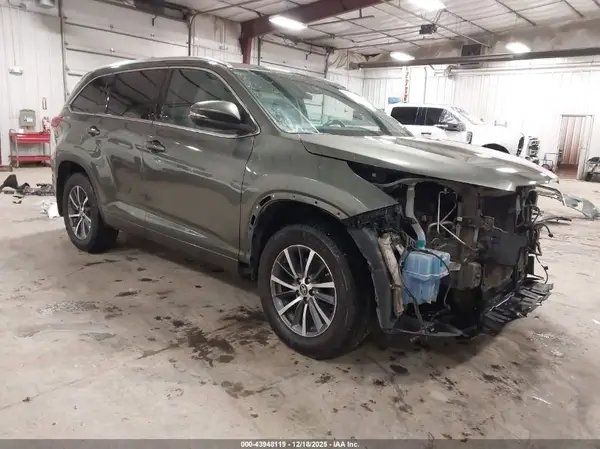 5TDJZRFH8HS379589 2017 TOYOTA HIGHLANDER - Image 1