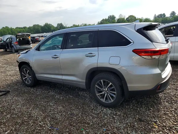 5TDJZRFH8HS382489 2017 TOYOTA HIGHLANDER - Image 2
