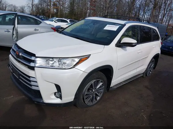 5TDJZRFH8HS382976 2017 TOYOTA HIGHLANDER - Image 2