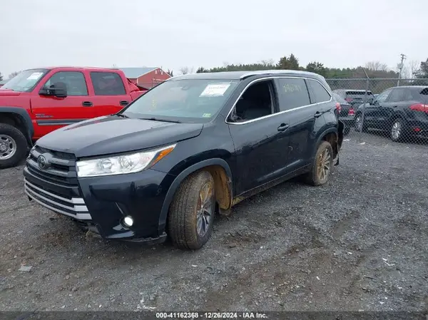 5TDJZRFH8HS384646 2017 TOYOTA HIGHLANDER - Image 2